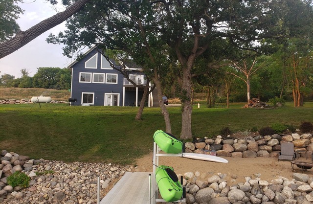 Big Stone Lake Cabin Rental - Dock Fishing, Beach, Kayaks, Firepit, Views!