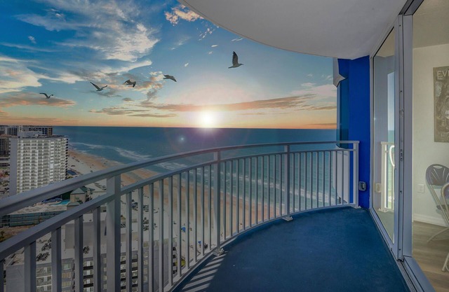 Biketoberfest Special! Oceanfront Pool,Spa-26flr Panoramic River&Ocean views!