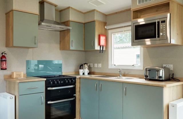 Billing Aquadrome Silver 3 Bed Caravan KM120