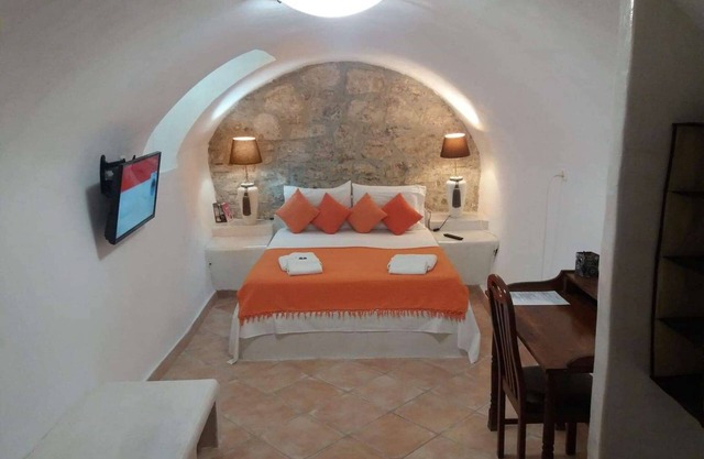 Bio-climatic Cave Studio with private terrace