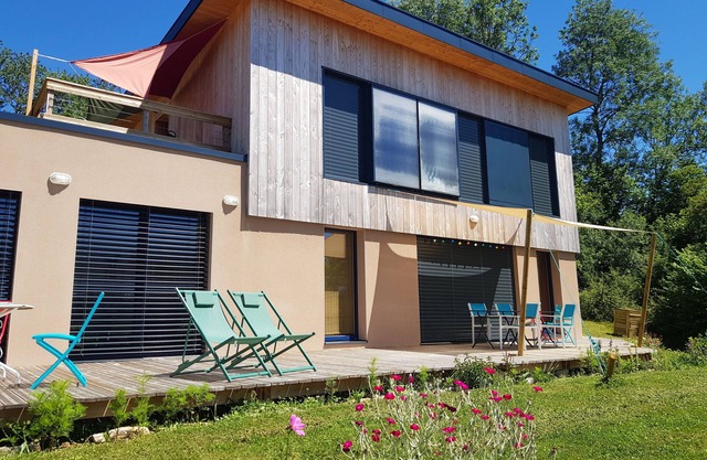 Bioclimatic cottage Jura
