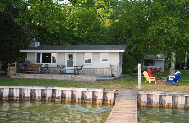 Birch Shores Resort - The Aspen Cottage - Lakefront with Water Toys!