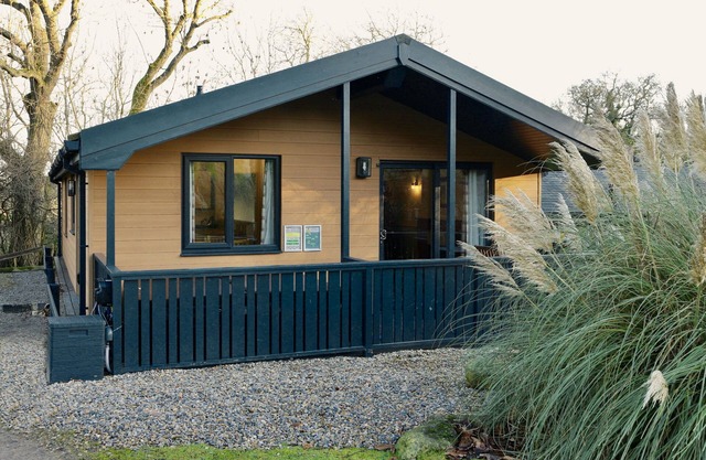 Birch Traditional Single Storey Lodge in Tranquil Settings, Sleeps 4