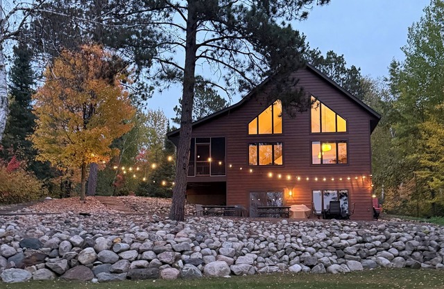 ~Birchbark Hideaway~ ON WYNNE LAKE!