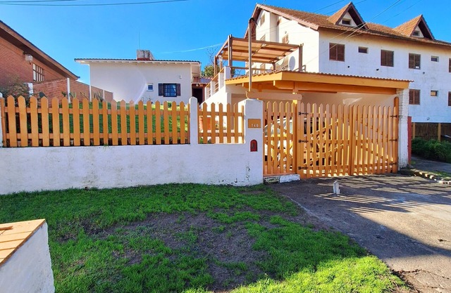 Bis Villa Gesell house 150 meters from the beach. Pet friendly