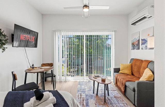 Bishop Arts Escape | Cozy Suite Gym + Yoga Space