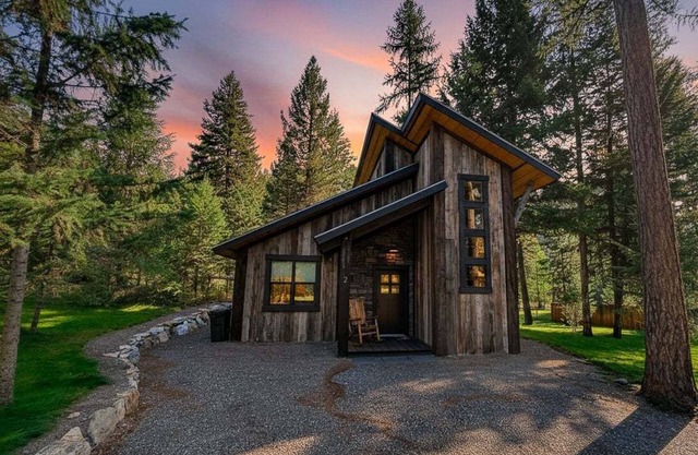 Bison Ridge Cabin #2 | Pet Friendly | 3BR Getaway w/Hot Tub, Fire Pit & Grill | Sleeps 8!