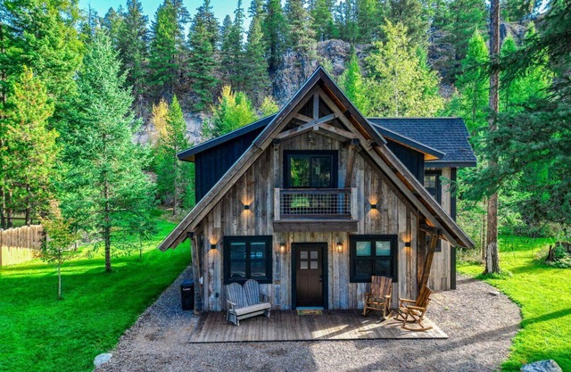 Bison Ridge Cabin #5 | Pets Welcome | 4BR Getaway w/Hot Tub, Fire Pit & Grill | Sleeps 10!