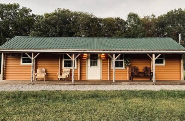 Black Bear Cabin, Gaming room and Boat parking