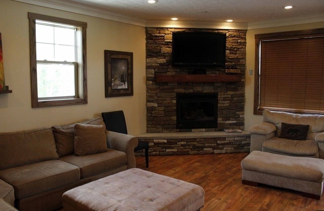 Black Bear Crossing #31 Bring the WHOLE family - 7 bedrooms = room for all! by RedAwning