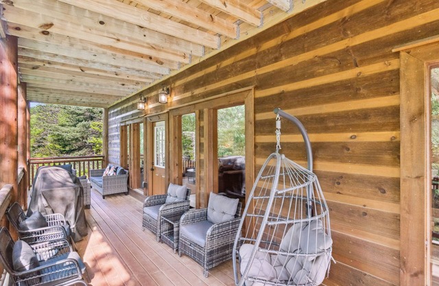 Black Bear Splash 6 Bedroom Cabin by RedAwning