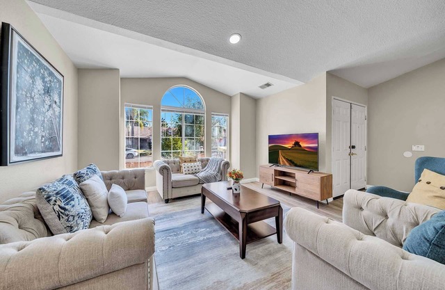 Black Oak Haven|Mainfloor Bedroom|Garage|Pet Friendly|Walk In Closets #42144