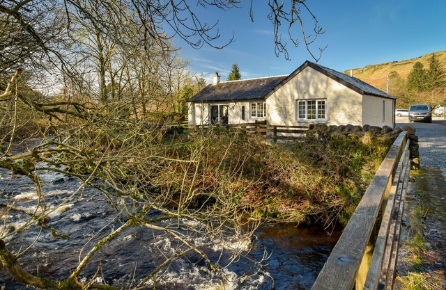 Blacksmiths Cottage - a detached cottage that sleeps up to 6 guests