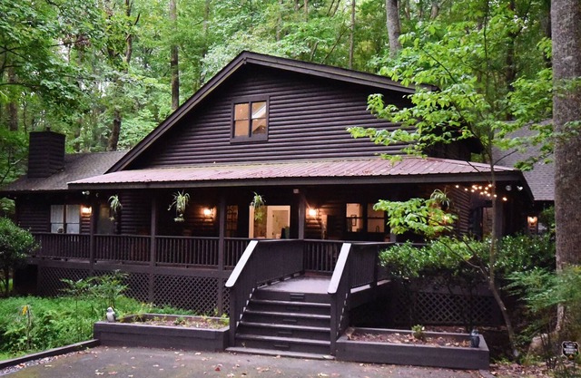 Bliss-filled Big Canoe Mountain Retreat with Epic Gameroom!