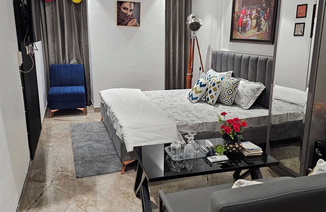 Bliss Stay-bedroom apartment with AC, WiFi in fantastic Zirakpur