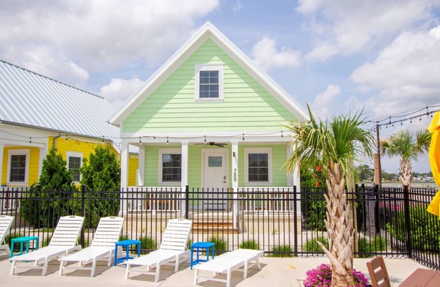 Blissful Bayou - 1 Bed/2 Loft Lakeside Cottage!