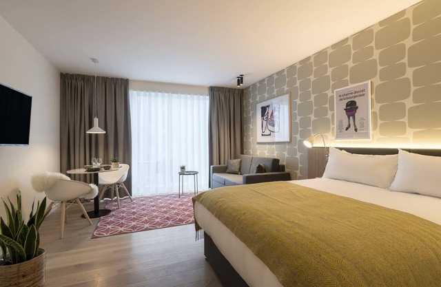 Blissful Getaway! Two Family-friendly Units with Fully-equipped Kitchens!