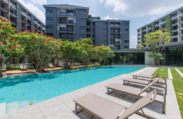 Blossom Sathorn by Plearn