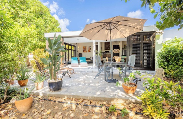 Blue Bay's Tropical Art Escape