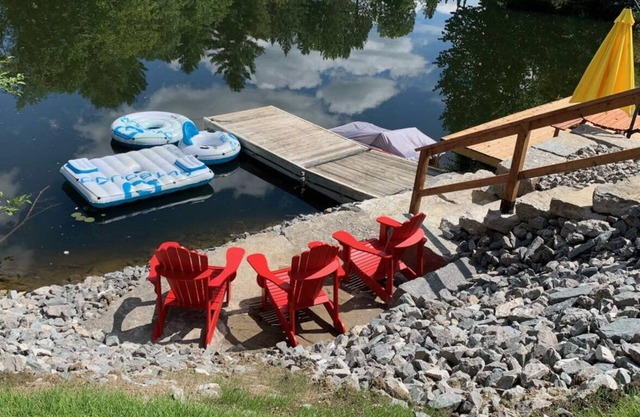 Blue Buck - Newly Renovated Waterfront Cottage with Hot Tub!