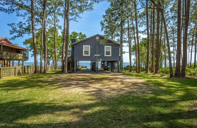 Blue Crab Shack 2BR/2BA w/Loft Area and dock!