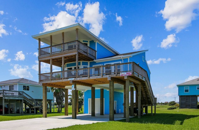 Blue Dolphin | Bayside + Minutes to the Beach!