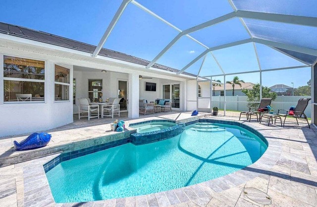 Blue Fish - Cozy vacation rental in Cape Coral