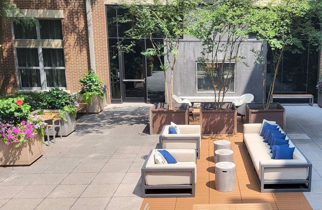 Blue Haven~Free Garage Parking/Min To New Metro/OldTown/DCA/DC/Free Wifi/Pool