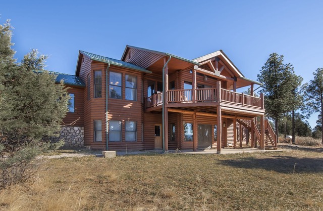 Blue Lake Lodge | Pet Friendly, Views, Hot Tub
