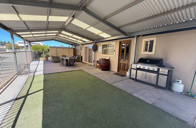 Blue Line Unit 1 Great Location! Close to amenities! Off Peak Special!
