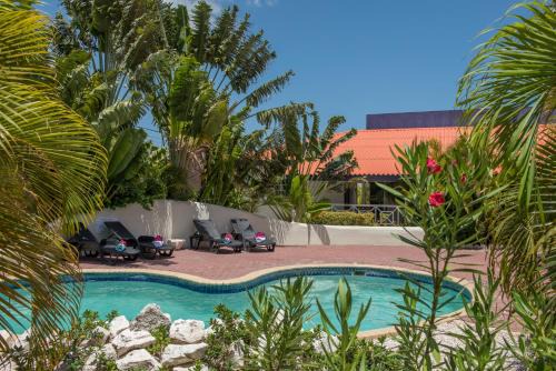 Blue Marlin Apartments, Nabij Mambo Beach