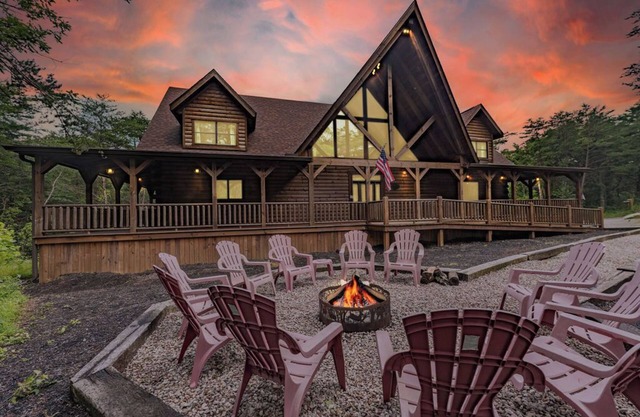 Blue Ridge Lodge: Handicap Access Multi-Gen 8 bedroom estate in Hocking Hills
