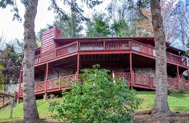 Blue Ridge Mountain family home in Fleetwood Falls