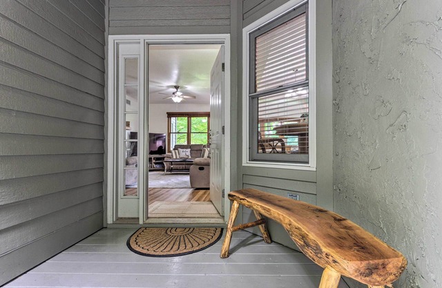 Blue Ridge Mtn Views: Condo w/Furnished Balcony
