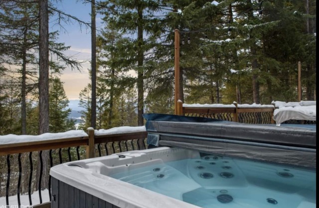 Blue Ridge Private Cabin: Hot Tub, Fire Pit, 12 Acres, Slopes & Winery