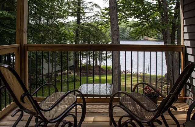 Blue Sky Lodge - 3Br Muskoka Cottage w/ Dock, Great Swimming, Wi-Fi