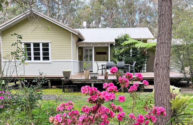 Blue Wren Eight - forest setting & close to town - pets welcome!