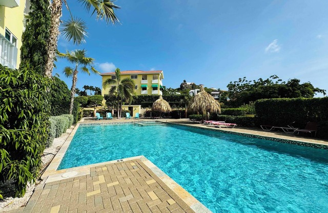Bluebay - TT#12: Poolside Ocean View - AIRCO