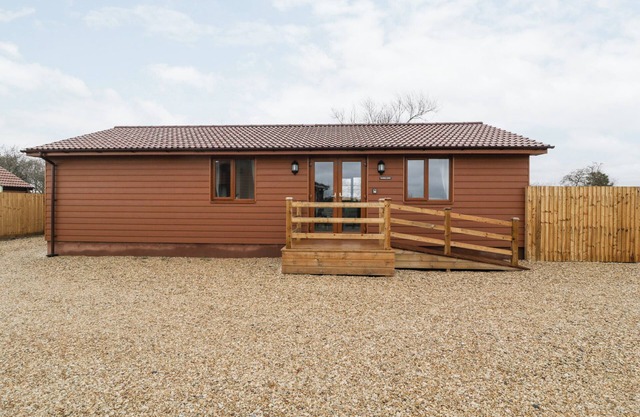BLUEBELL LODGE, MEADOW VIEW LODGES, pet friendly in Brean