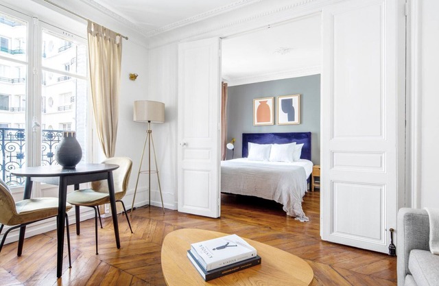 Blueground | Arc de Triomphe, nr Champs Elysées