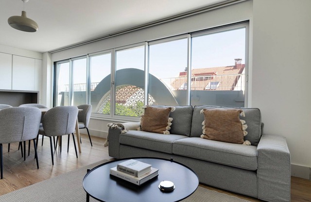 Blueground | Arroios, balcony, nr Parque Eduardo VII