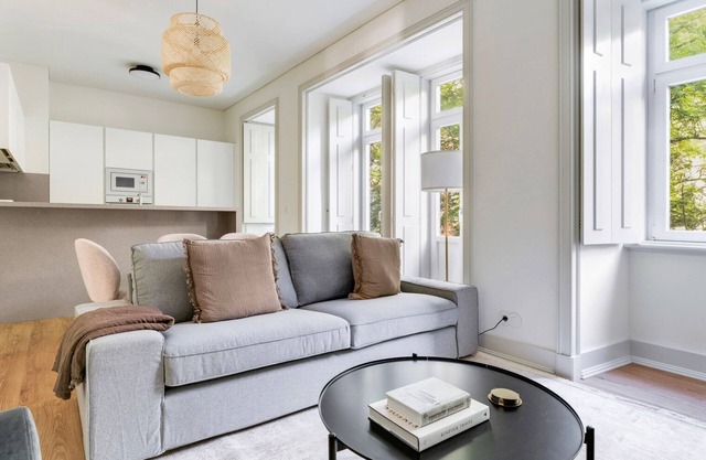 Blueground | Arroios, balcony, nr Parque Eduardo VII