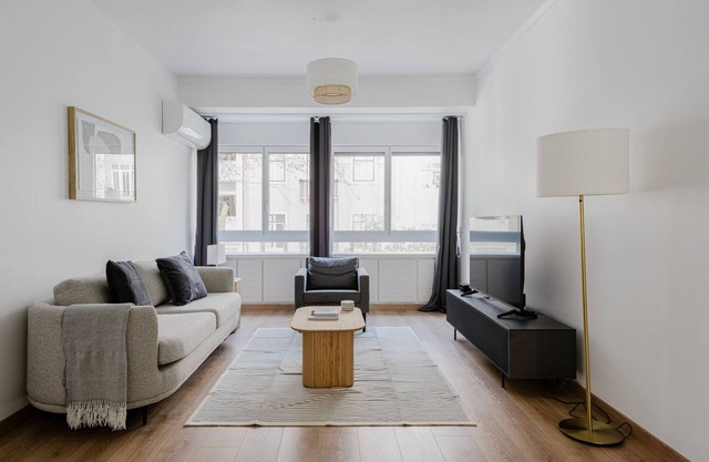 Blueground | Avenidas Novas, AC & w/d, nr park