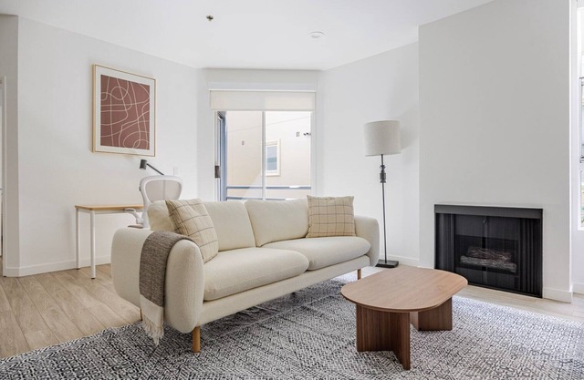 Blueground | Beverly Hills, elev, balc, AC