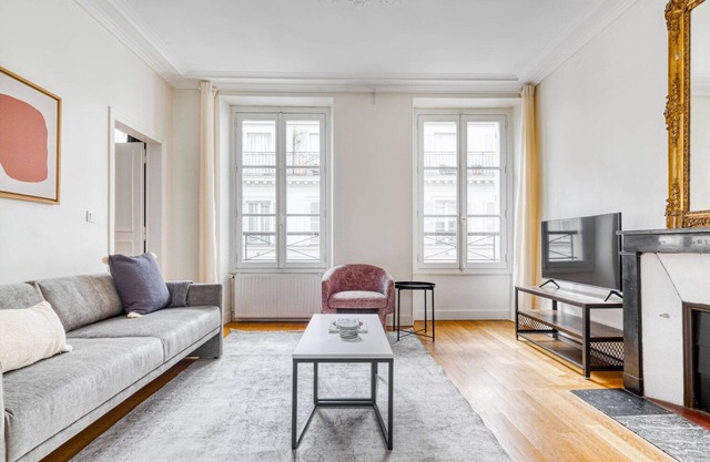 Blueground | Champs Elysées, office, furnished