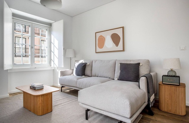 Blueground | Chiado, fully equipped