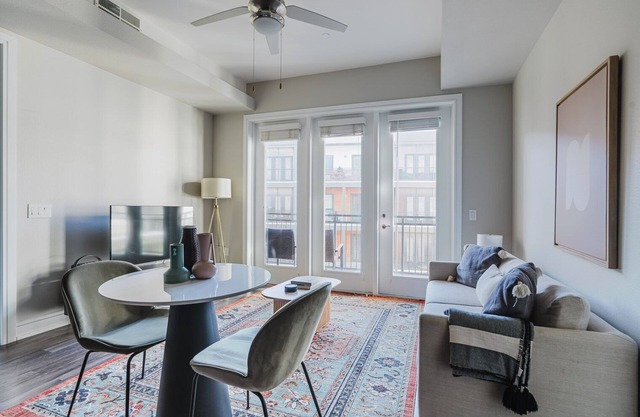 Blueground | Domain 2bd apartment