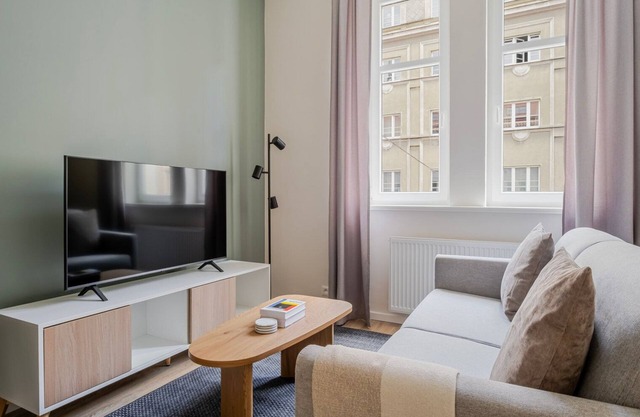 Blueground | Holešovice, view, nr Vltava (PRG-57)