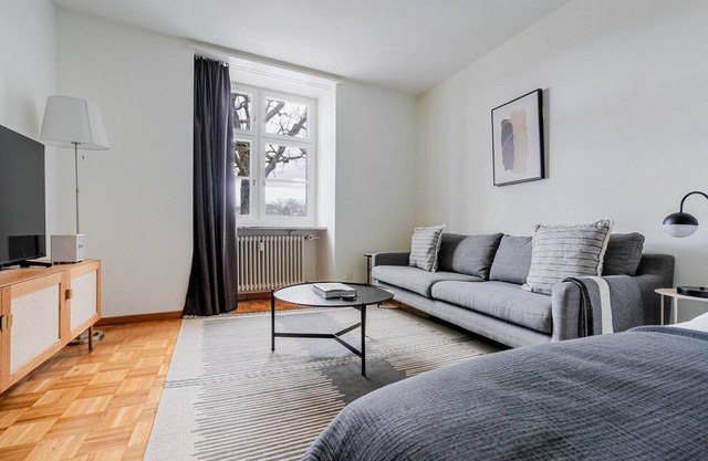 Blueground | ID97, Basel-Vorstaedte, Washer-Dryer