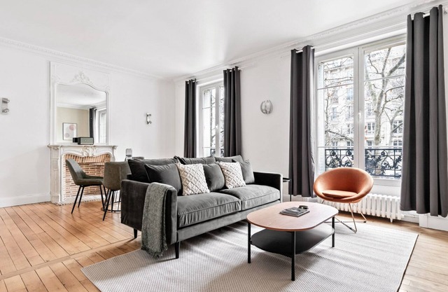 Blueground | Porte Saint Cloud, near sports